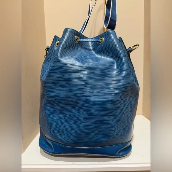 Louis Vuitton Epi Blue Bucket Bag GM - Please Read For Condition - Picture 9 of 16